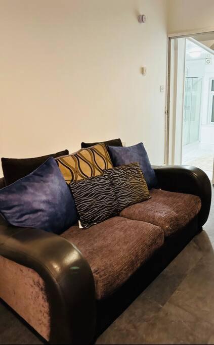 Bespoke 2 Bedroom Apt Derby City ภายนอก รูปภาพ
