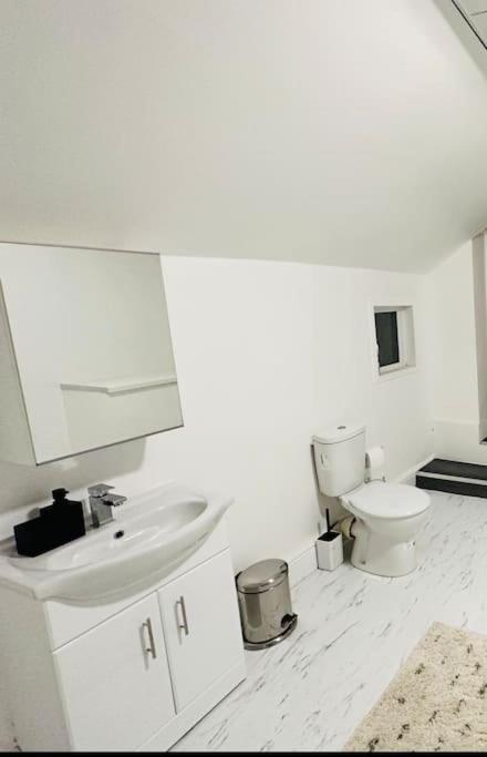 Bespoke 2 Bedroom Apt Derby City ภายนอก รูปภาพ